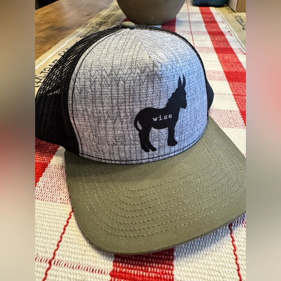 prAnaWise Ass SnapBack cap - Picture 1 of 3